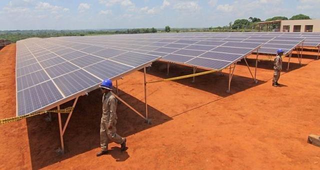 Bolivia abre debate sobre futuro de la energía:  ¿Es posible una transición energética?