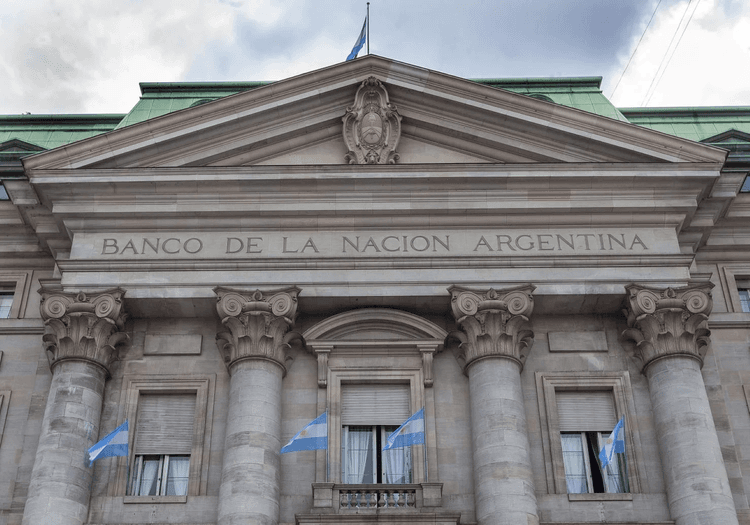 Milei avanza en la privatización del Estado y transforma el Banco de la Nación en sociedad anónima