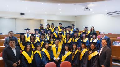 La Fundación Mercantil Santa Cruz – “Puedes Creer” celebra en La Paz a una nueva generación de graduados del Programa Becas