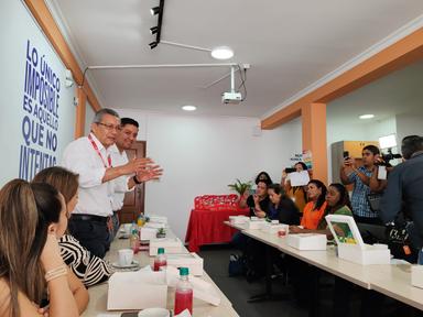 Pro Mujer festeja a los periodistas en su día