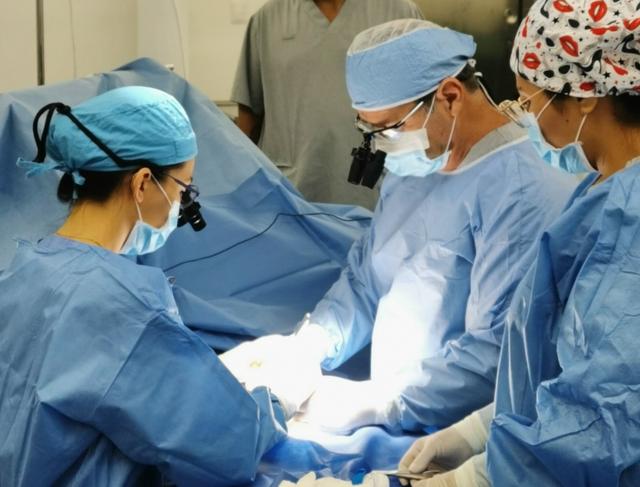 Inicia en Santa Cruz la 35° Campaña gratuita del Programa Manitos, cirugías gratuitas de manos que transforman vidas