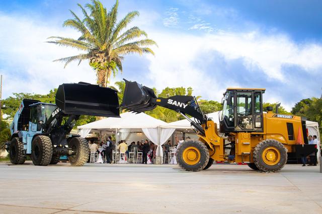 Opentrade Bolivia marca un hito con el primer cargador frontal 100% eléctrico del país