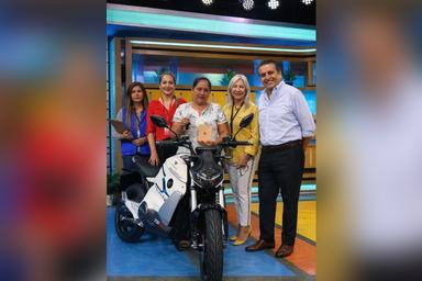 El ahorro sigue premiando: Banco Económico entrega la séptima motocicleta y sortea la segunda vagoneta en febrero