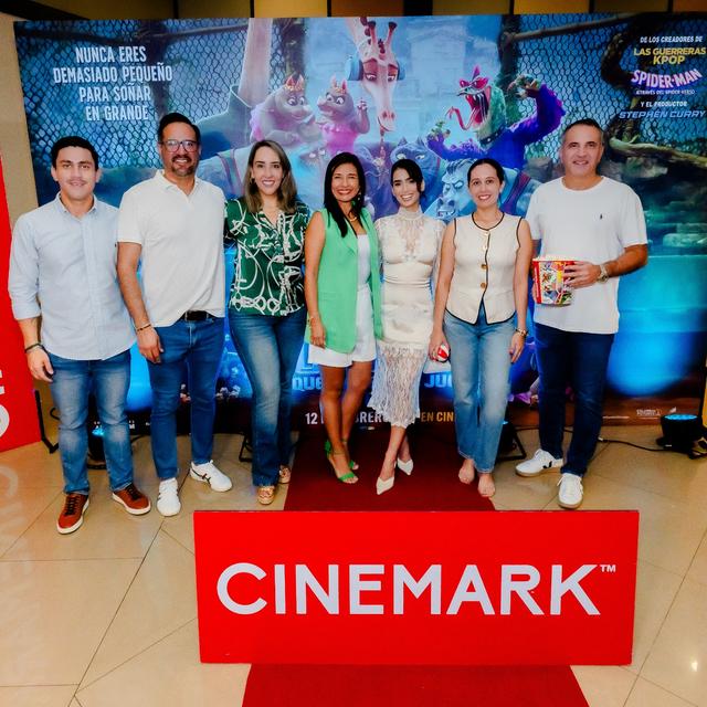 Alfombra roja y orgullo boliviano junto a Anahí Zambrano en la avant première de “La Cabra que Cambió el Juego – GOAT” en Cinemark