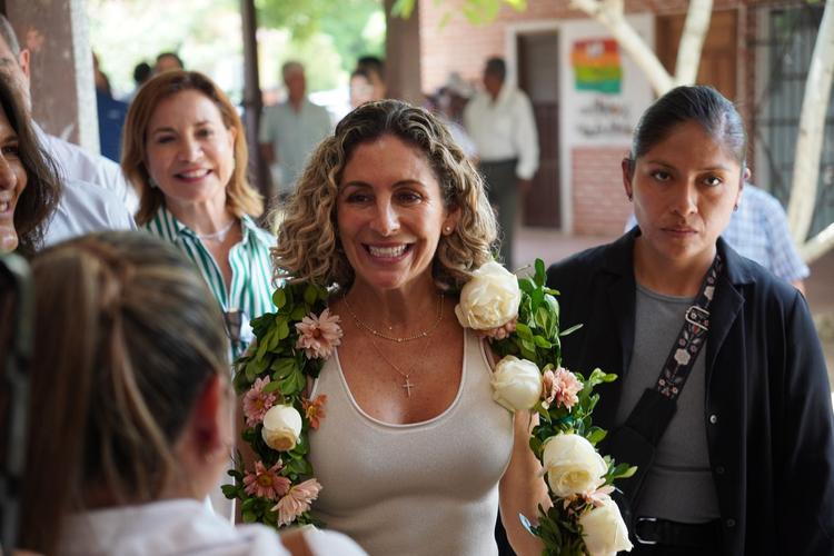 Imagen de portada: Primera Dama destaca la alianza público-privada como motor para transformar la educación en Bolivia