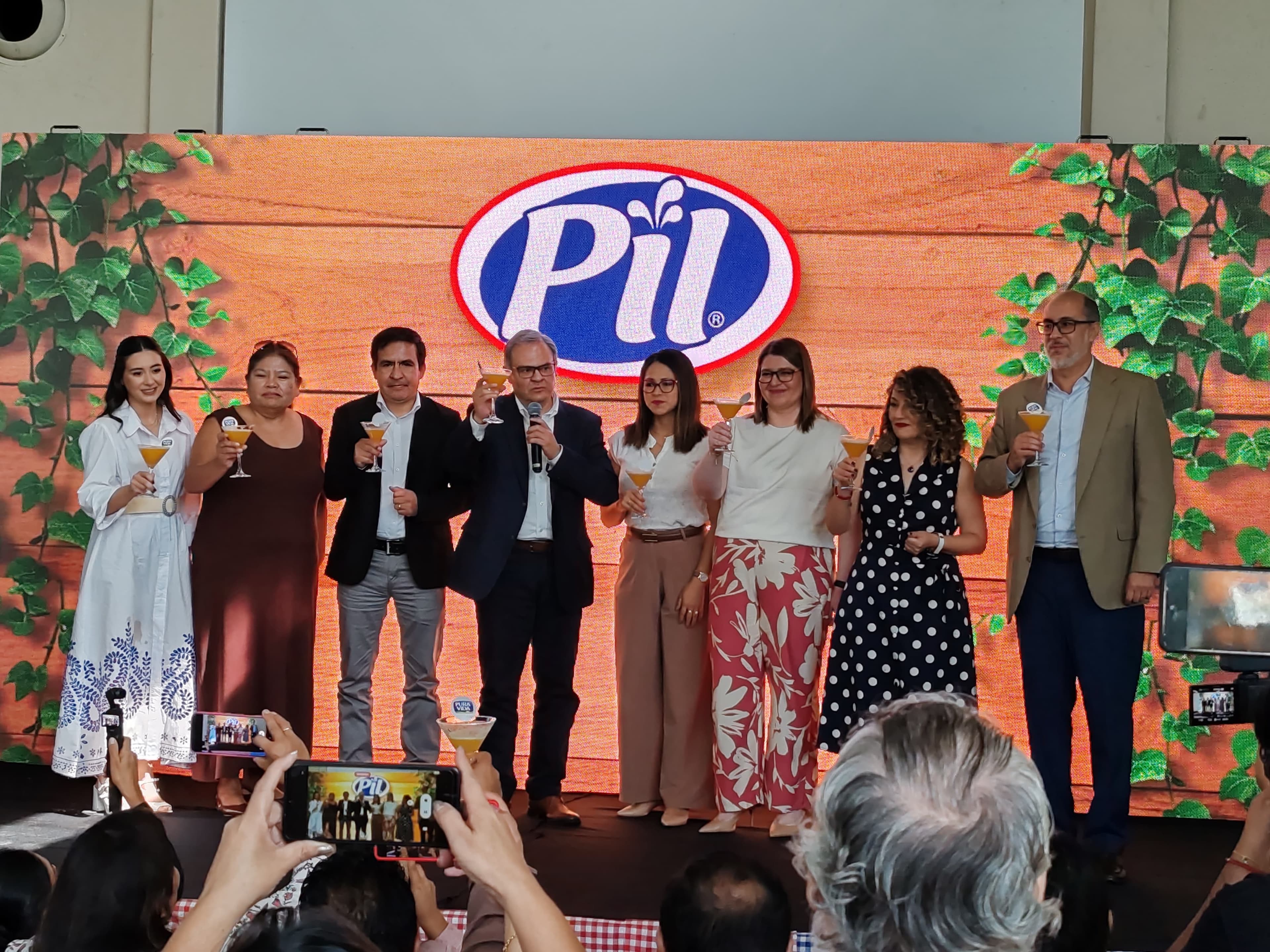 PIL Bolivia celebra el mes del periodismo con un conversatorio sobre inteligencia artificial