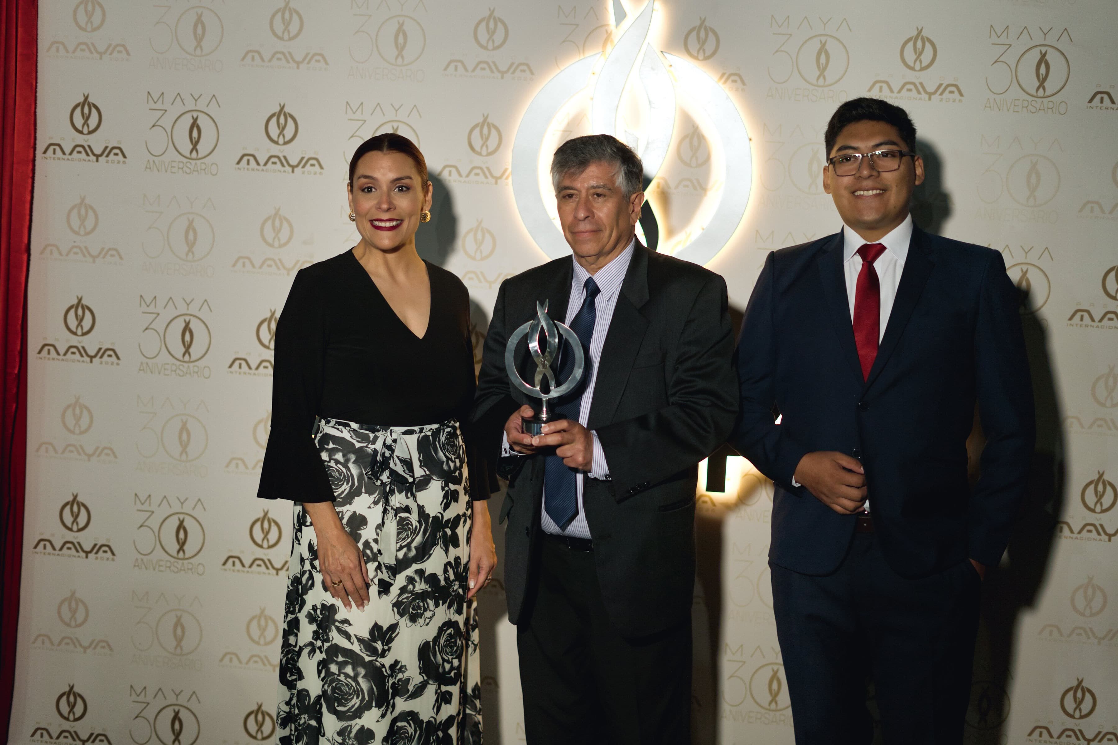 Grupo Nueva Economía recibe el Premio Maya 2026 como mejor revista de economía y negocios