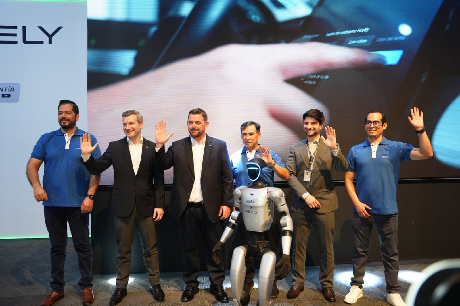 Geely presenta en Expocruz 2026 sus nuevos EX5 eléctrico y EX5 EM-i híbrido enchufable, junto a Benji