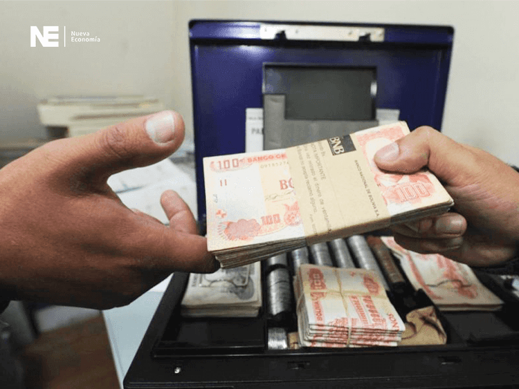 AUMENTO MARGINAL DEL CRÉDITO BANCARIO EN ABRIL