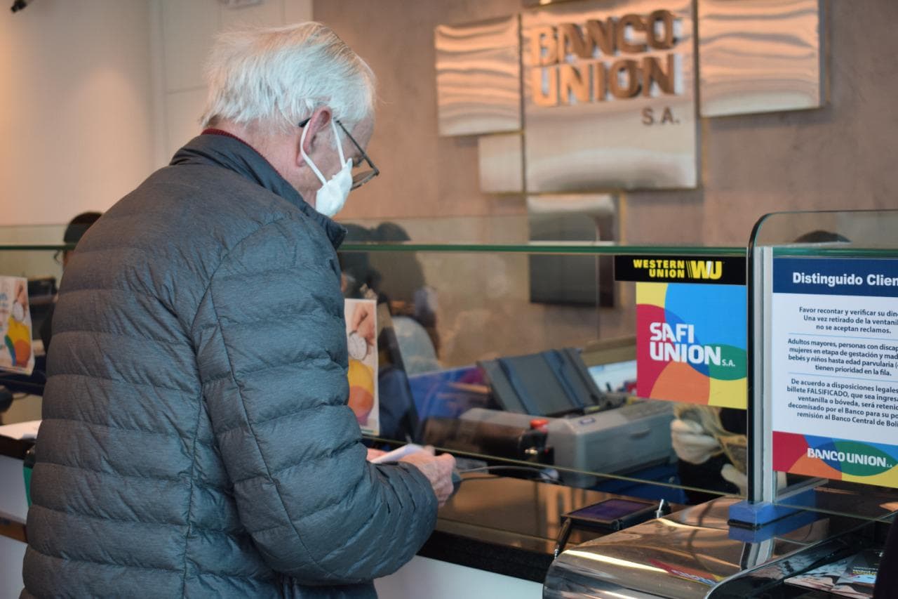 PROYECTO DE BANCO UNIÓN “COMPARTE Y APRENDE” CAPACITA A ADULTOS MAYORES SOBRE EDUCACIÓN E INCLUSIÓN FINANCIERA