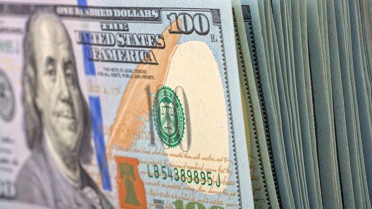 Menor disponibilidad de dólares incide en la banca