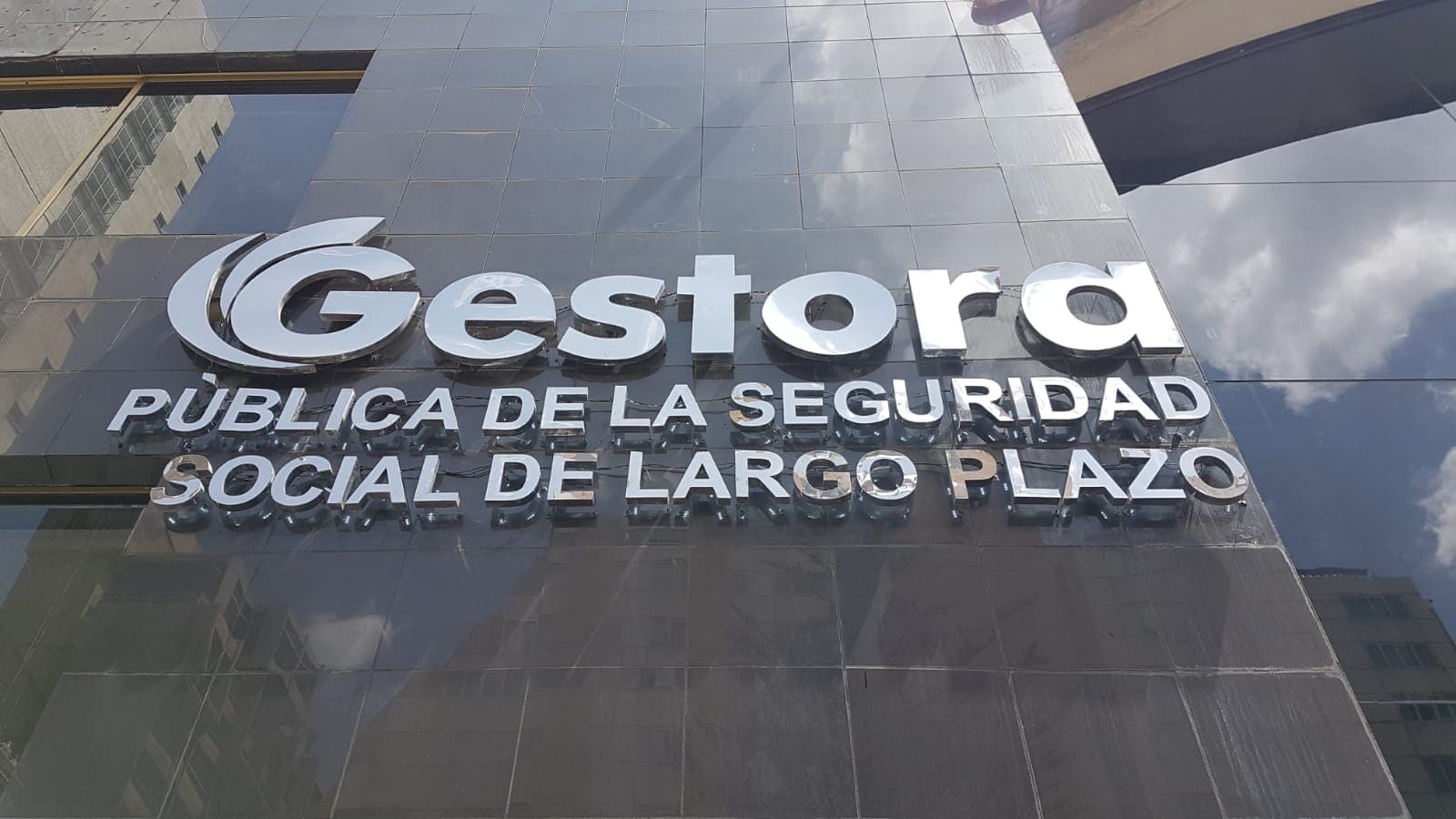 Gestora Pública apela a la Constitución para fincar su credibilidad