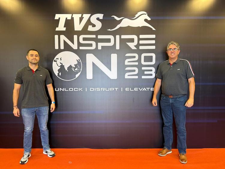 TVS lanza su revolucionario crossover eléctrico premium en Dubai y ejecutivos de SACI acompañan el hito
