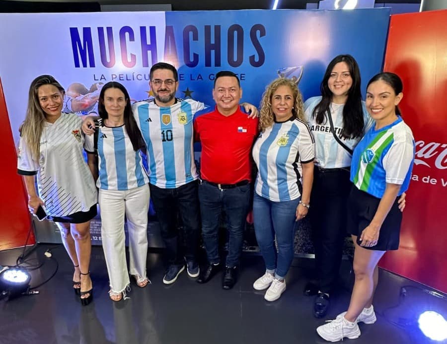 Se armó la “Fiesta del Fútbol” en Cine Center para disfrutar del estreno nacional de "Muchachos" y “Gol Gana”
