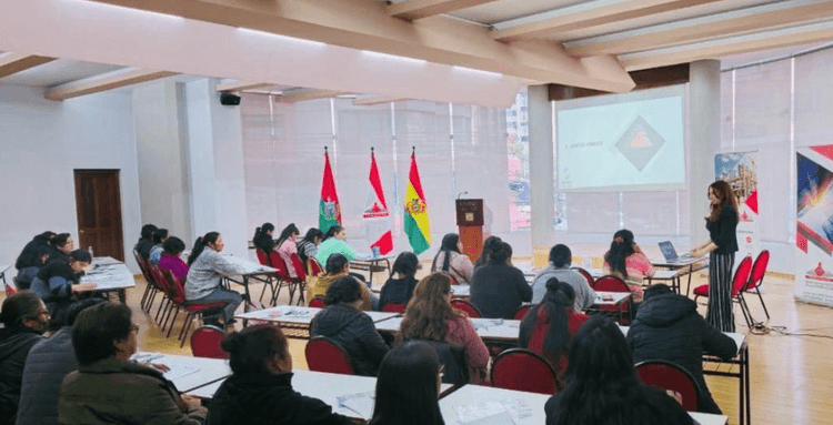 SOBOCE junto a Red Hábitat y la UMSA capacitan a más de 60 mujeres constructoras