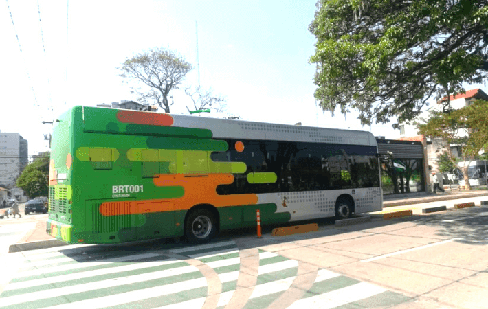 Primeros buses BTR llegan a Santa Cruz