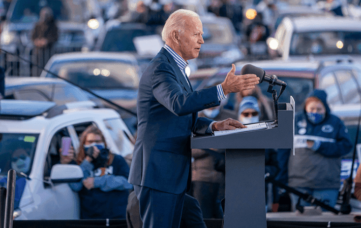 Biden se compromete a electrificar los 645.000 vehículos