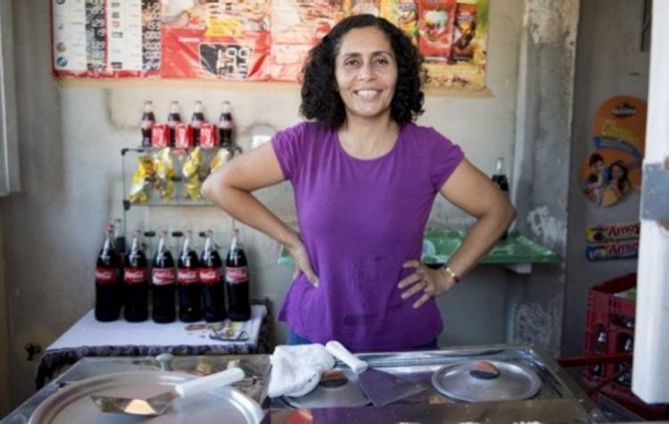 COCA COLA, EMPODERANDO MUJERES