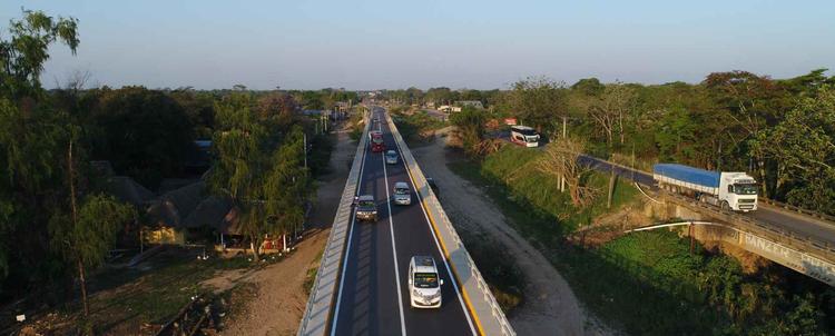 CAF y Gobierno firman contratos