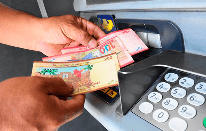 Depósitos y créditos se frenan