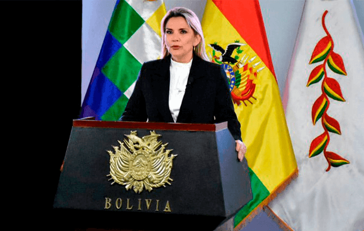 Añez renuncia a su candidatura