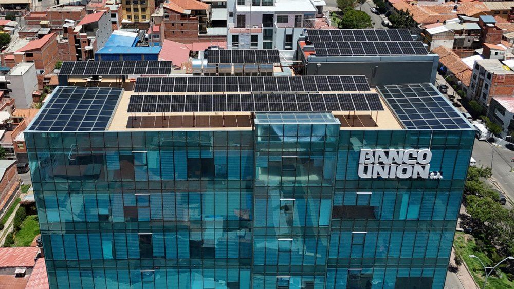 Banco Unión S.A. Impulsa la sostenibilidad con la instalación de paneles solares en sus edificios