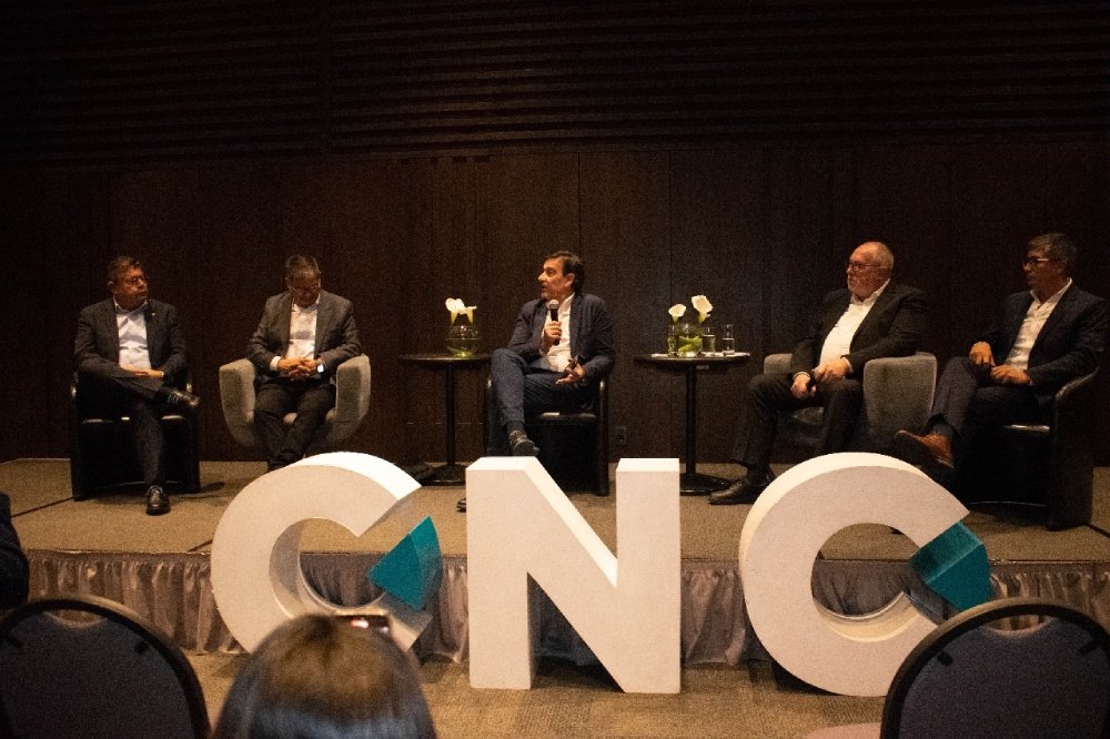 Ejecutivos y empresarios analizan el entorno económico boliviano: impacto de la inflación y la escasez de divisas