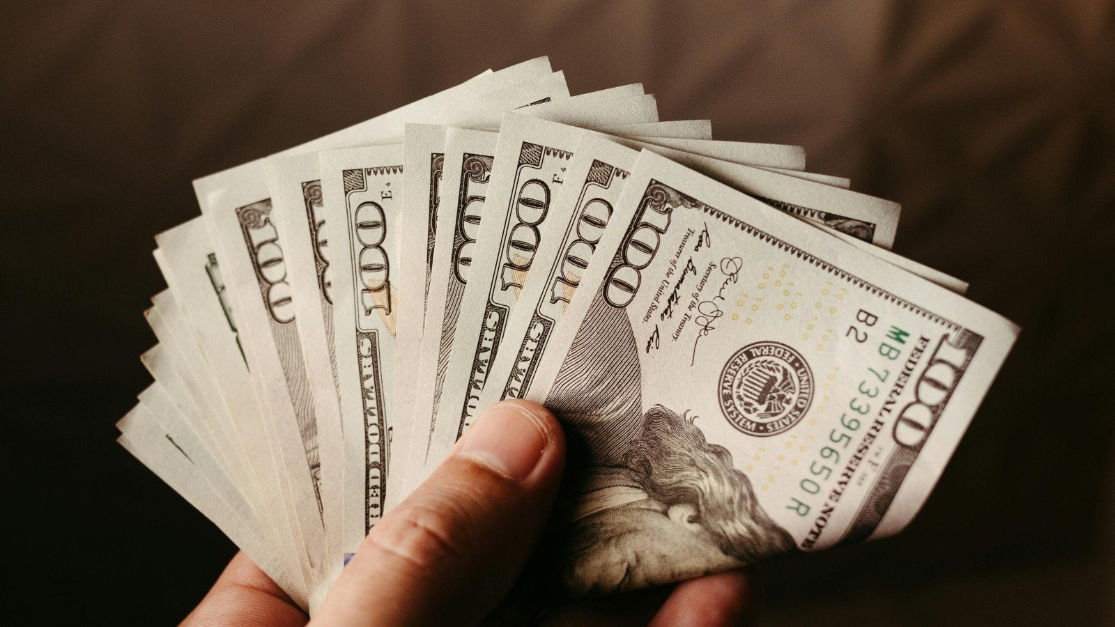 Inflación modera su ritmo, balanza comercial se recupera y el TSE define posiciones en la papeleta
