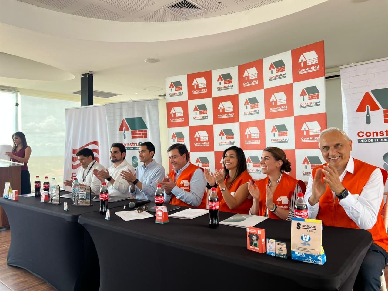 CONSTRURED IMPULSA LA SOSTENIBILIDAD E INNOVACIÓN EN EL CANAL FERRETERO CON UNA NUEVA ALIANZA ESTRATÉGICA CON COCA-COLA Y EMBOL