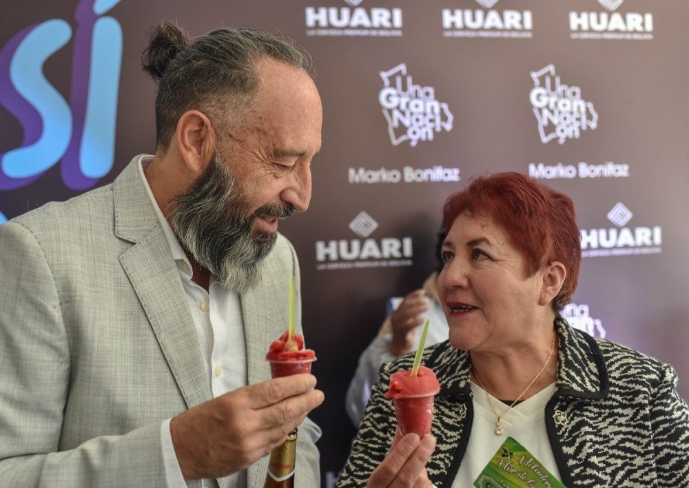 Huari junto al chef Marko Bonifaz, celebran la gastronomía callejera con la serie “Así da gusto”