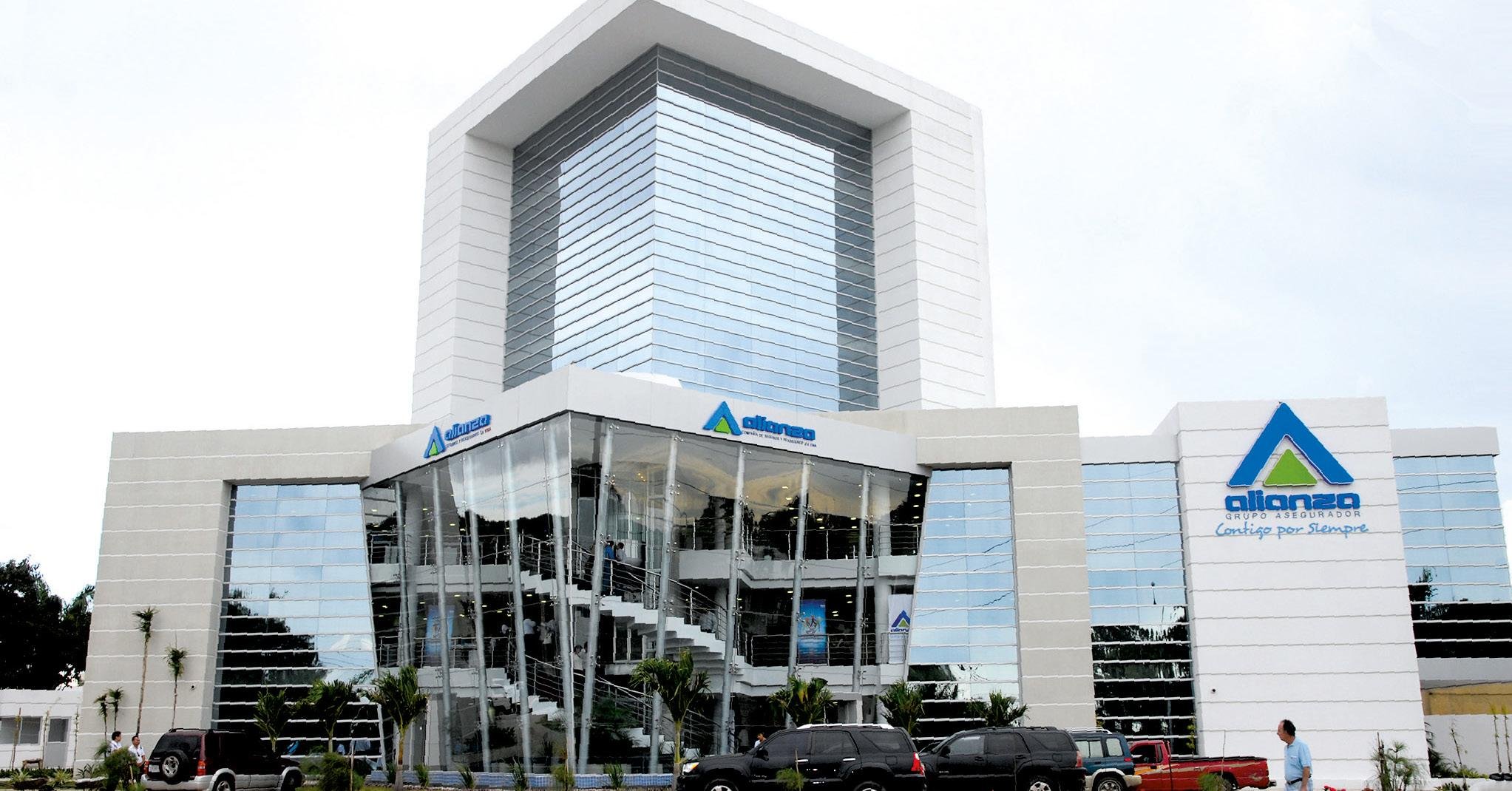 “Emigrante protegido” el seguro para los emigrantes bolivianos