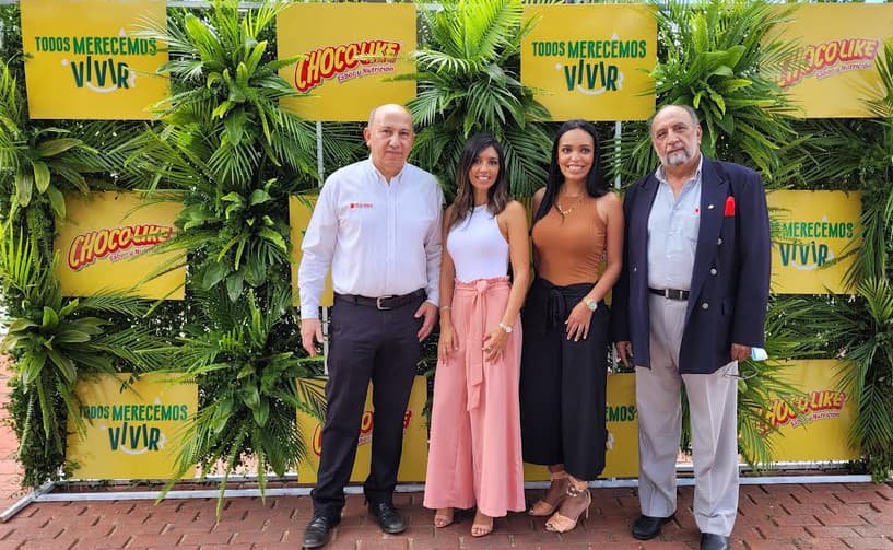 Madisa entrega donación a bomberos