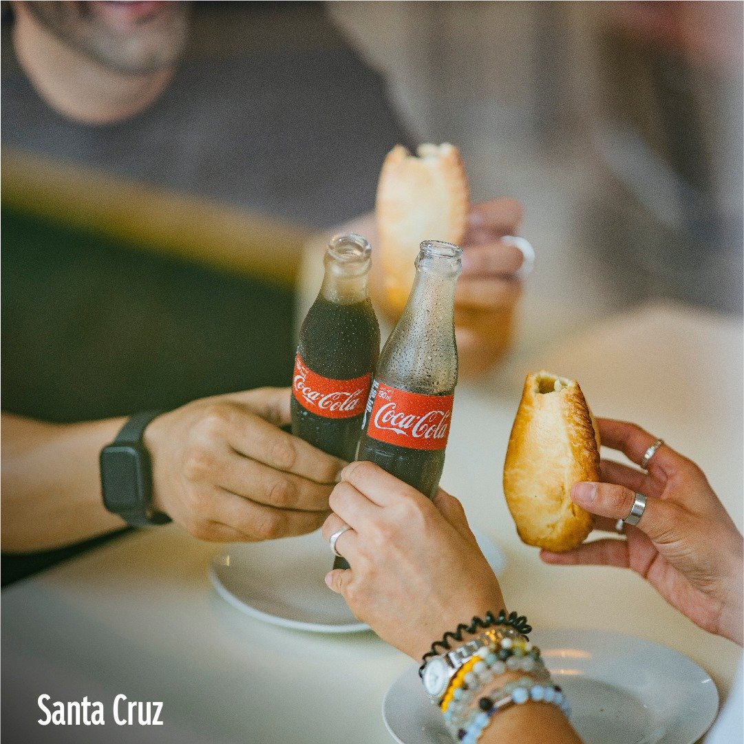 Embol Coca-Cola revaloriza la salteña