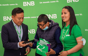 BNB entrega lentes en El Alto