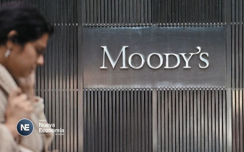 Economía boliviana enfrenta perspectiva negativa según calificadora Moodys