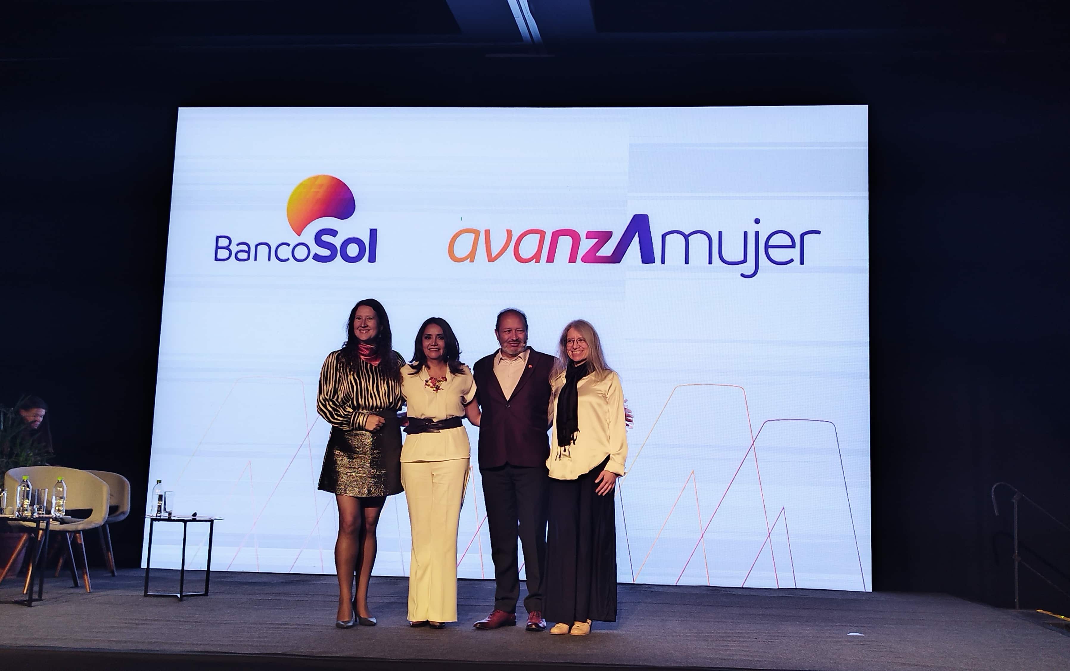 BancoSol presenta su modelo bancario inteligente en género “Avanza Mujer”