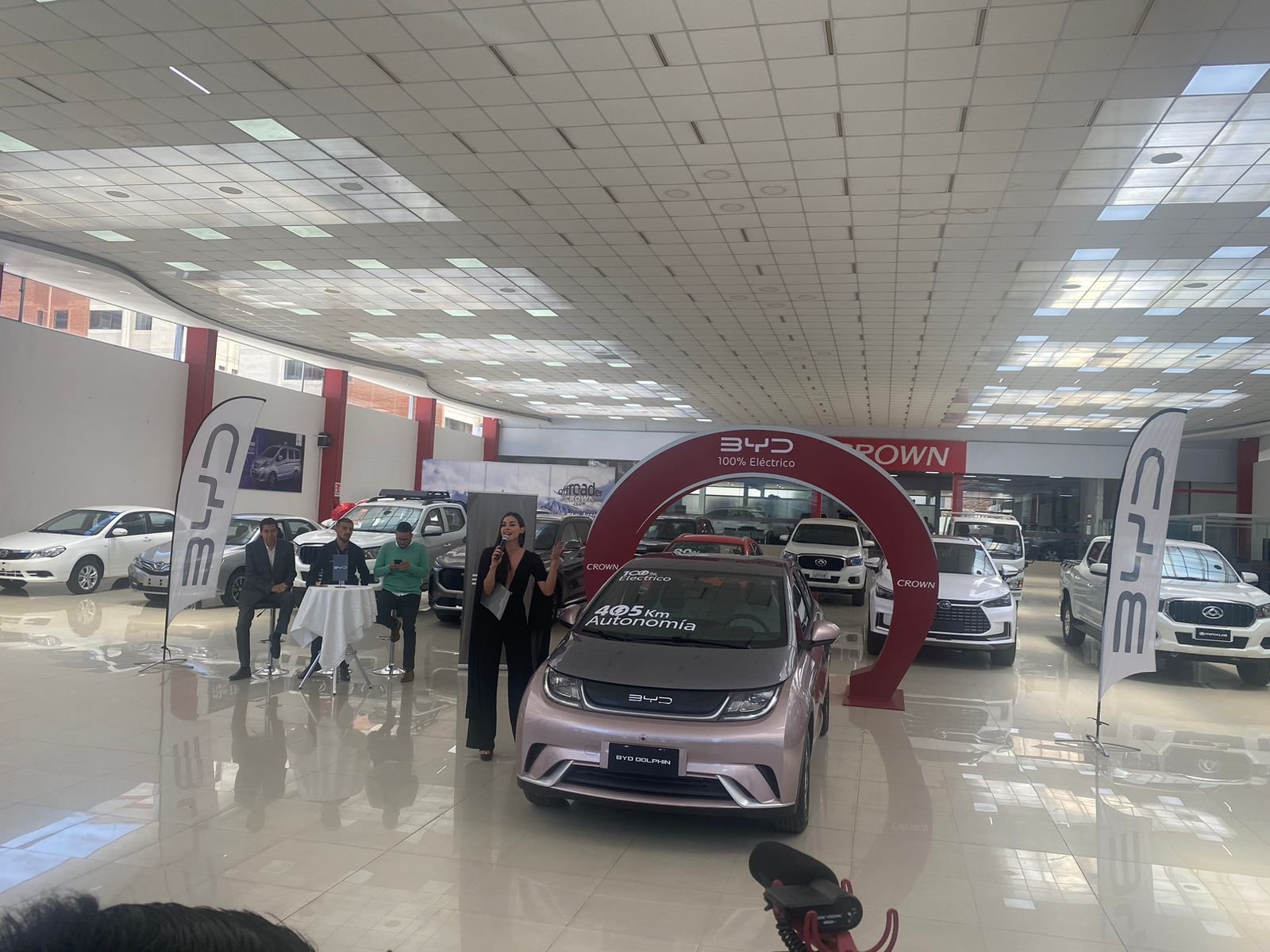 Crown presenta BYD Dolphin, un vehículo 100% eléctrico y ecológico