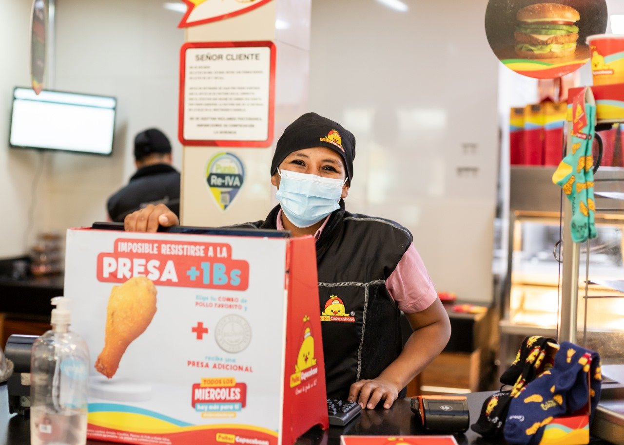 Pollos Copacabana celebra 40 años de éxito en Bolivia