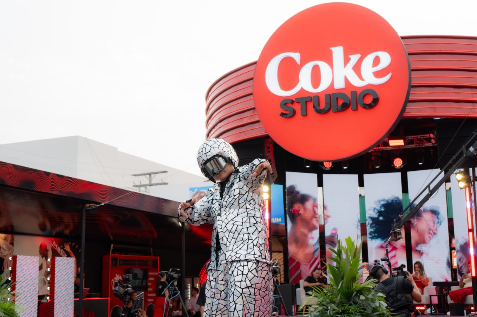 Coca-Cola marca su presencia en la Expocruz 2024 con Coke Studio™