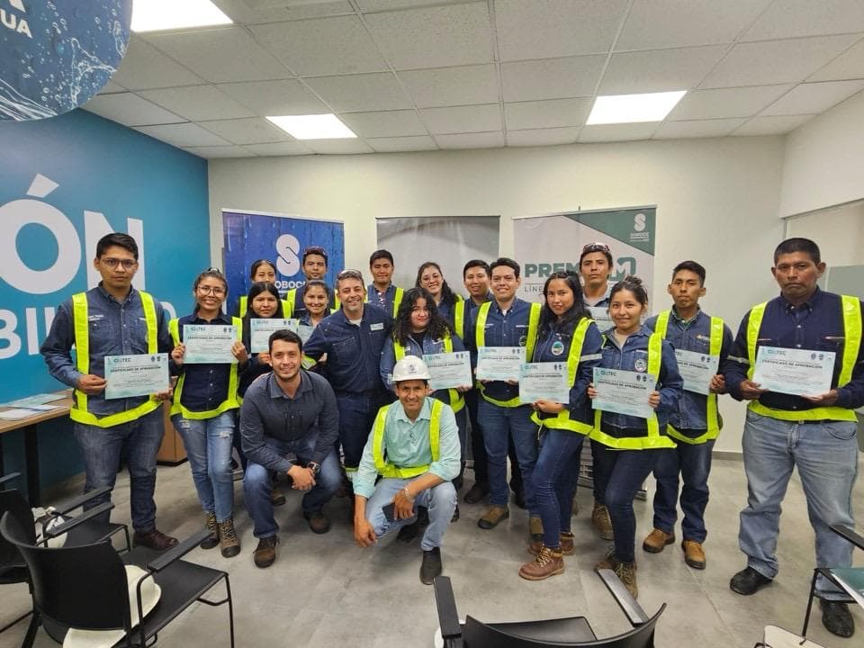 La Escuela CIATEC de SOBOCE certifica a estudiantes de ingeniería de la UAGRM en Control de Calidad para Hormigón