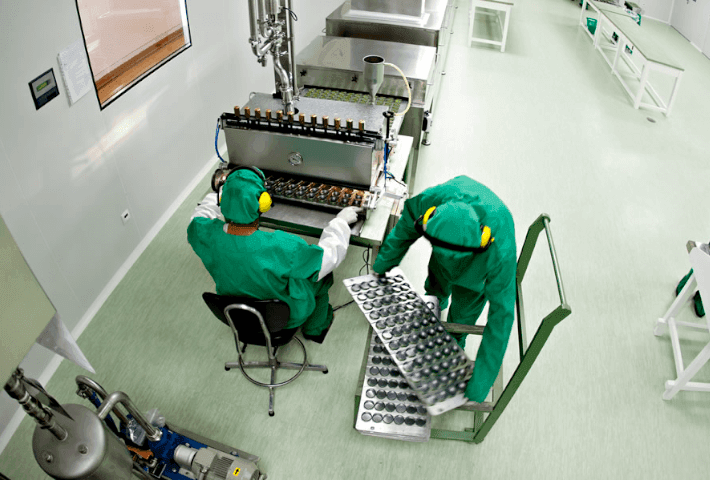 LA INDUSTRIA FARMACÉUTICA EN LA EMERGENCIA SANITARIA POR EL COVID-19