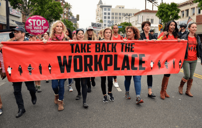 Las leyes aún limitan las oportunidades económicas de las mujeres