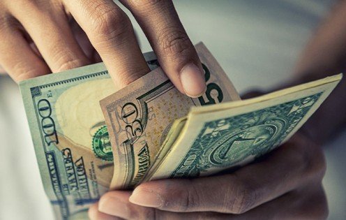 Lento avance de créditos y ahorros